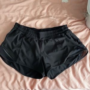 black 2.5 lululemon hotty hot shorts size 6 ,
